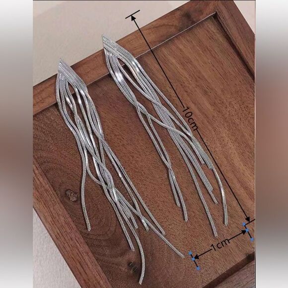 Cascade Chain Metal Statement Silver earrings - Picture 4 of 10